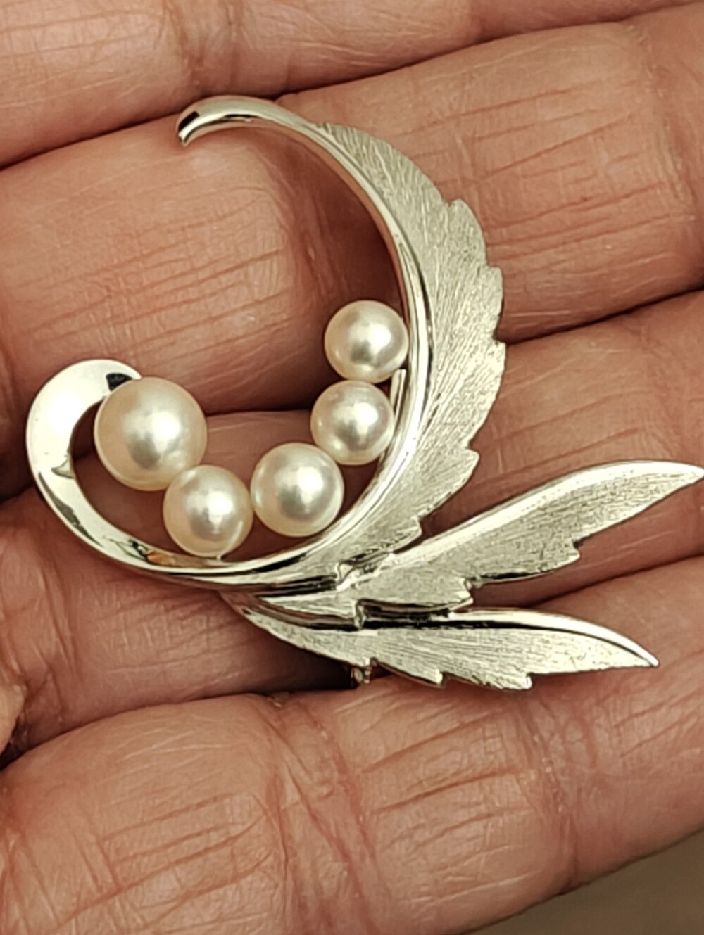 Authentic Mikimoto Akoya Pearls Brooch - Picture 4 of 7